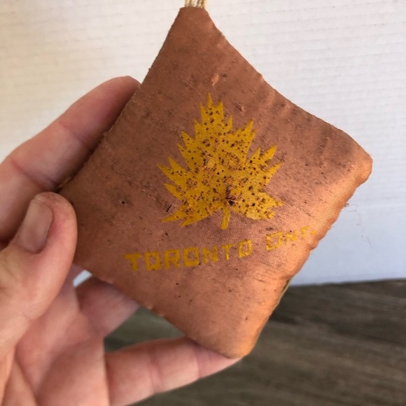 Vtg Toronto Souvenir Pin Cushion - Picture 6 of 12